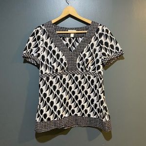 4/$25 Ann Taylor BLK & White Design Shirt